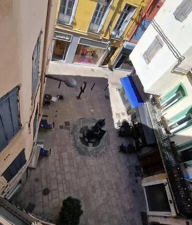 Lägenhet En Plein Centre Historique De *